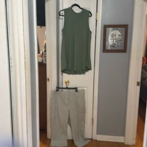 This top and 4-season capris are perfect for your spring/summer wardrobe!